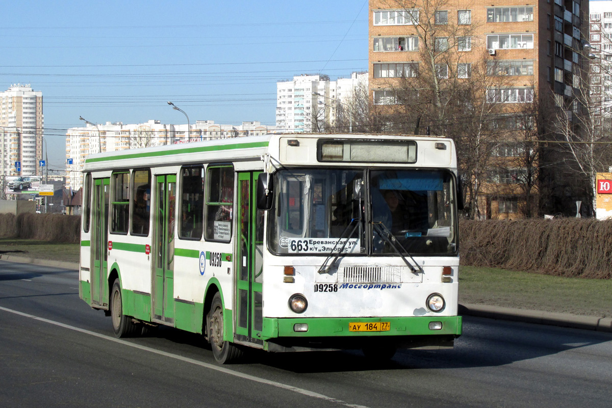 Москва, ЛиАЗ-5256.25 № 09258