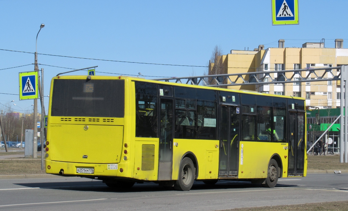 Санкт-Петербург, Golden Dragon XML6125CR № В 251 КМ 178