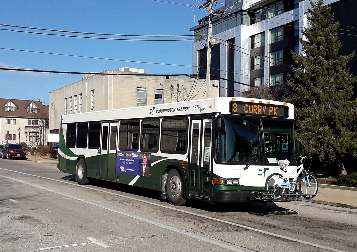 США, Gillig Low Floor 40' № 1676