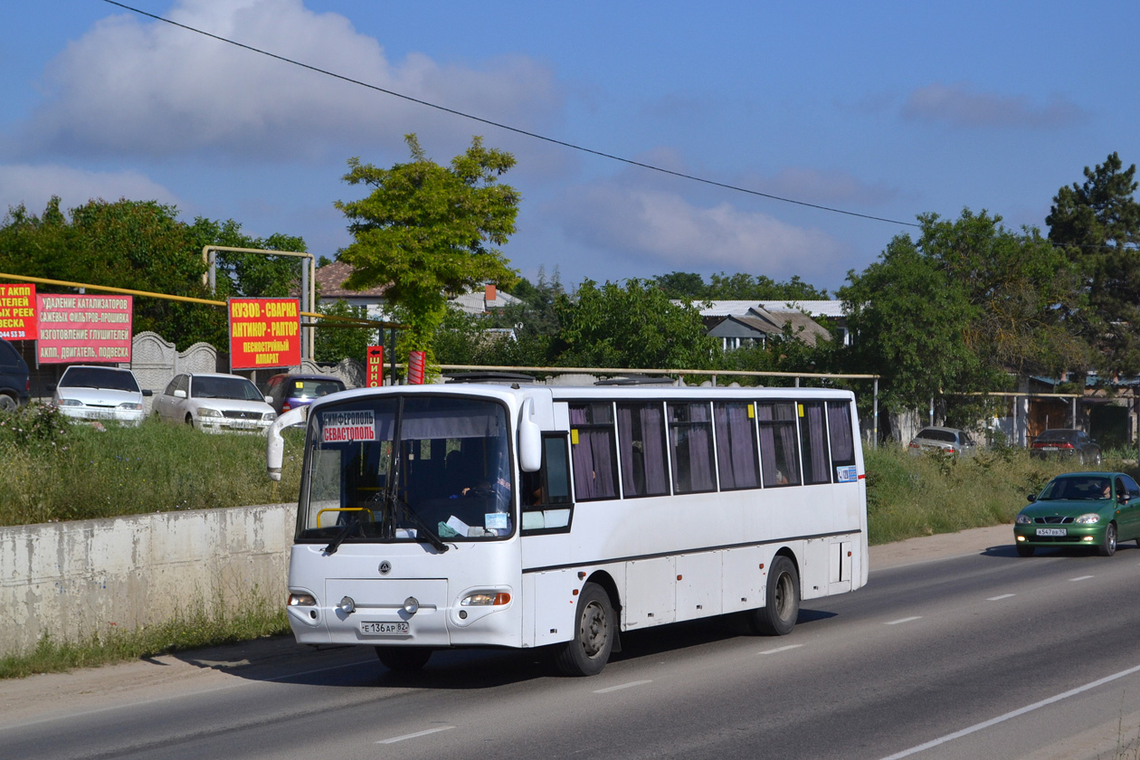 Республика Крым, КАвЗ-4238-42 № Е 136 АР 82