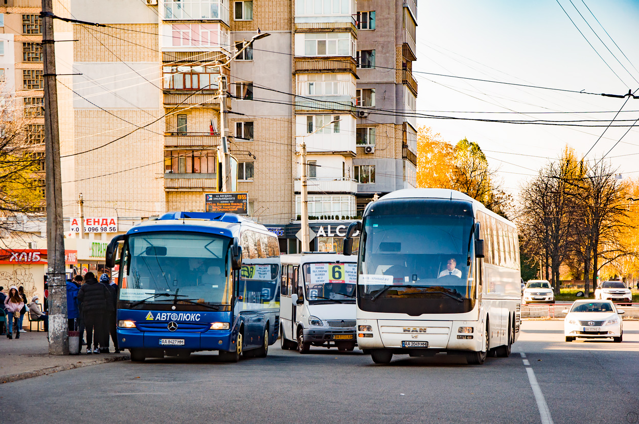 Киев, Mercedes-Benz O510 Tourino № 768; Киев, MAN R08 Lion's Coach L RHC444 L № 776