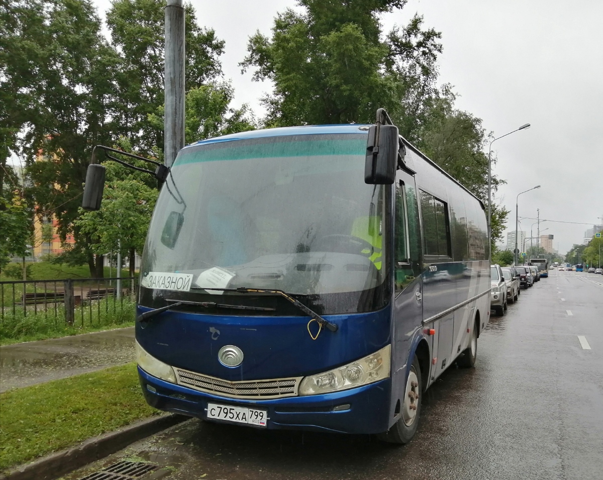Москва, Yutong ZK6737R № С 795 ХА 799