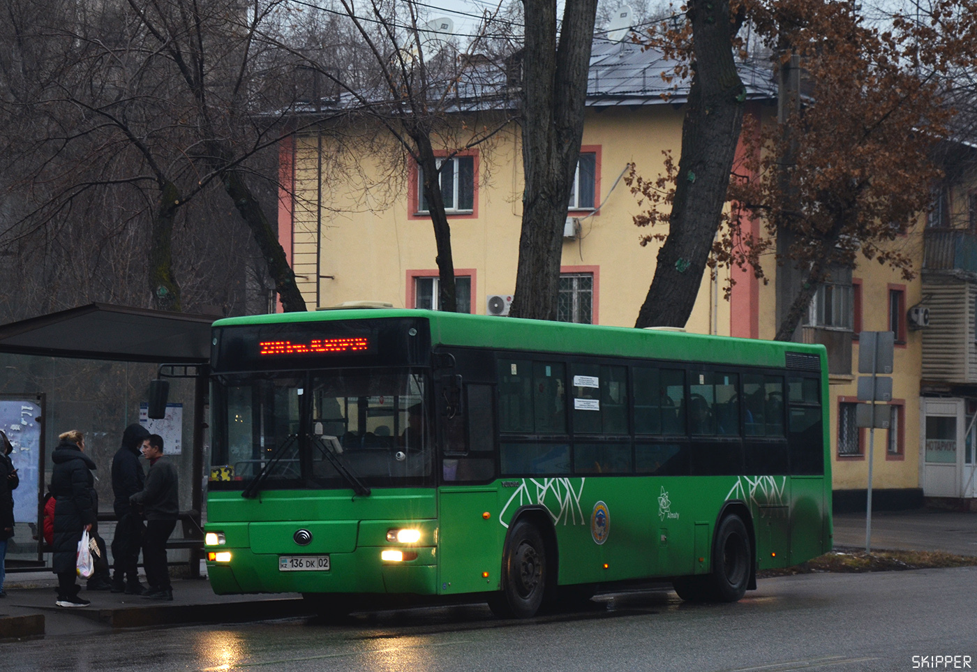 Алматы, Yutong ZK6108HGH № 136 DK 02
