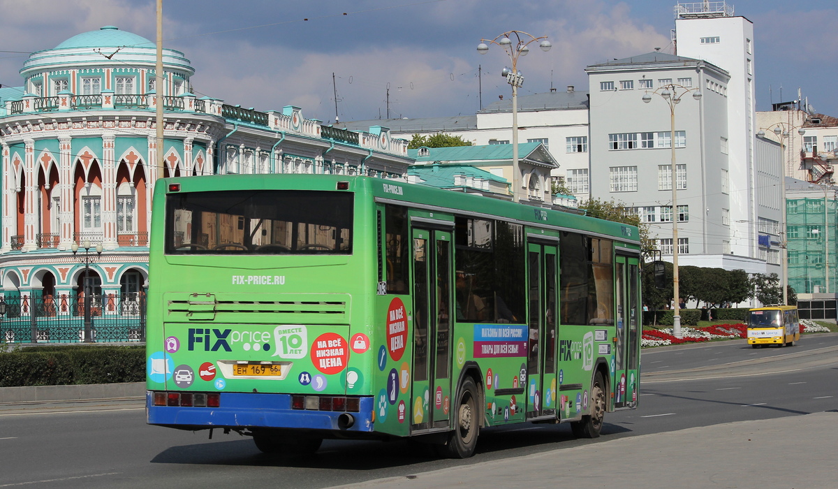 Sverdlovsk region, NefAZ-5299-20-32 # 1015