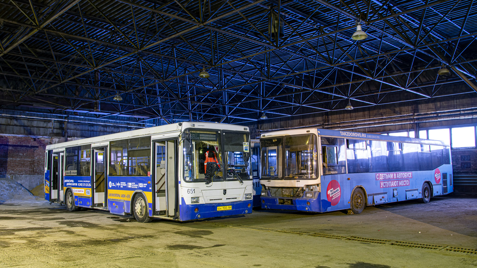 Sverdlovsk region, NefAZ-5299-20-32 # 651; Sverdlovsk region, NefAZ-5299-20-32 # 473