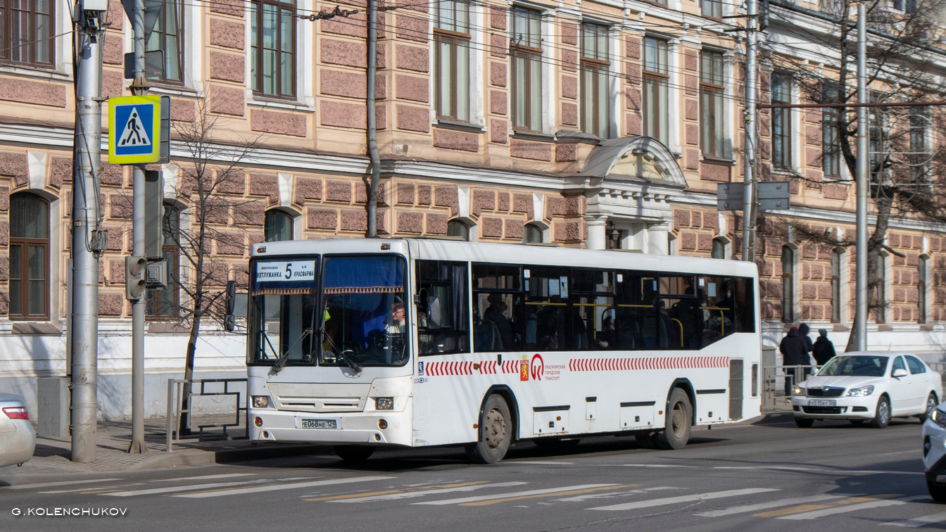 Красноярский край, НефАЗ-5299-20-32 № Е 068 НЕ 124