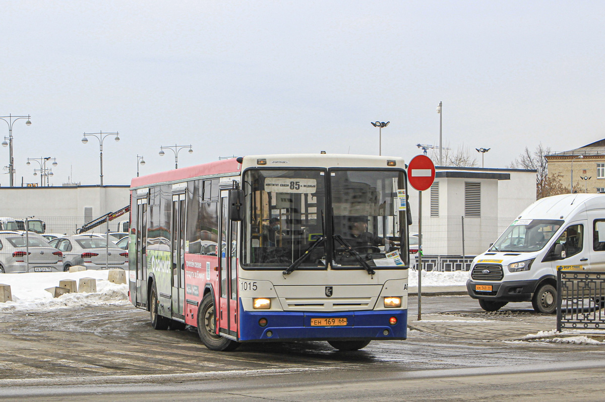 Sverdlovsk region, NefAZ-5299-20-32 # 1015