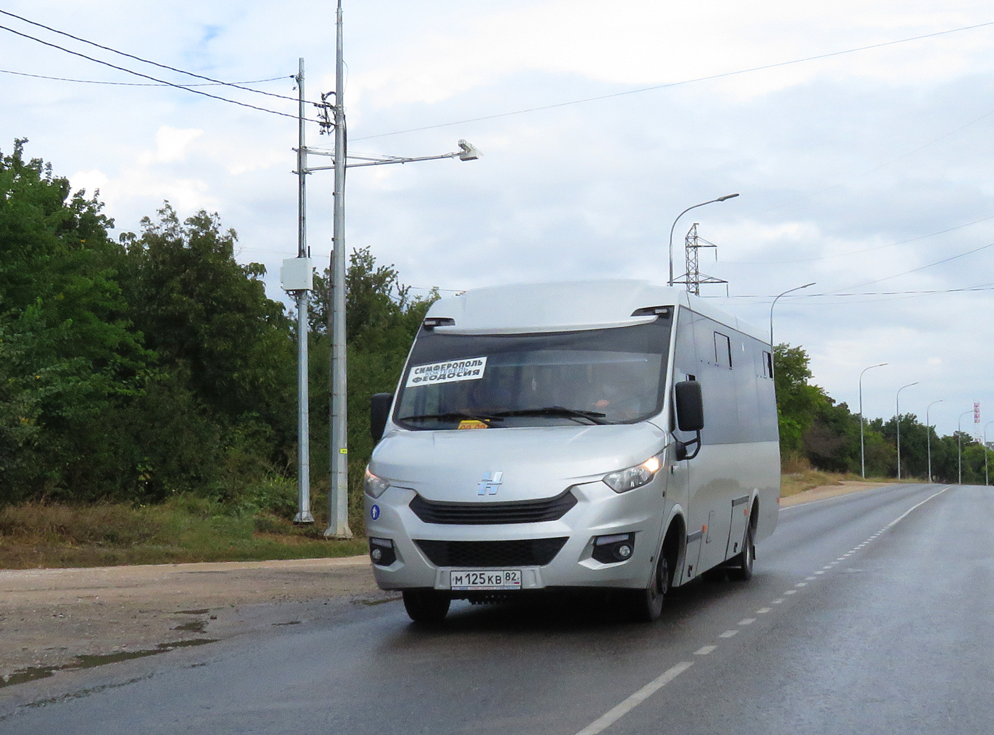 Республика Крым, Неман-420224-511 № М 125 КВ 82
