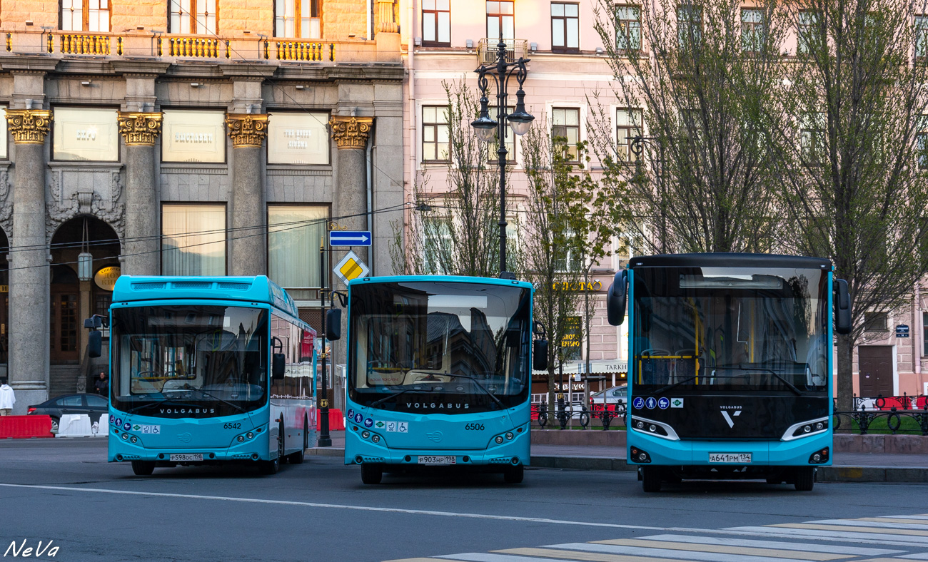 Санкт-Петербург, Volgabus-5270.G4 (CNG) № 6542; Санкт-Петербург, Volgabus-5270.G4 (LNG) № 6506; Волгоградская область, Volgabus-4298.G4 (LNG) № А 641 РМ 134; Санкт-Петербург — III Международный транспортный фестиваль "SPbTransportFest-2022"