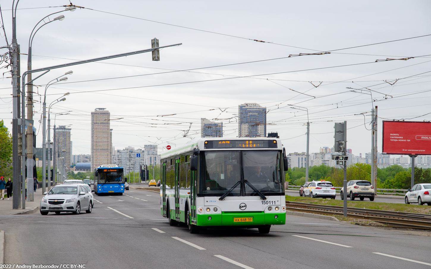 Москва, ЛиАЗ-6213.65 № 151108; Москва, ЛиАЗ-5292.22 (2-2-2) № 150111