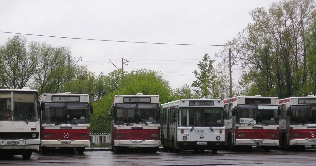 Москва, Ikarus 280.33 № 08295; Москва, Mercedes-Benz O325 № 08246; Москва, ЛиАЗ-5256.25 № 08207