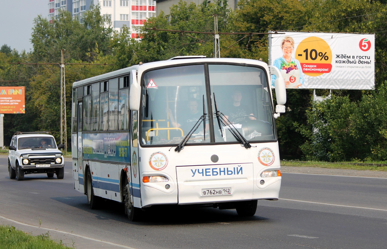 Кемеровская область - Кузбасс, КАвЗ-4238-02 № В 762 НВ 142