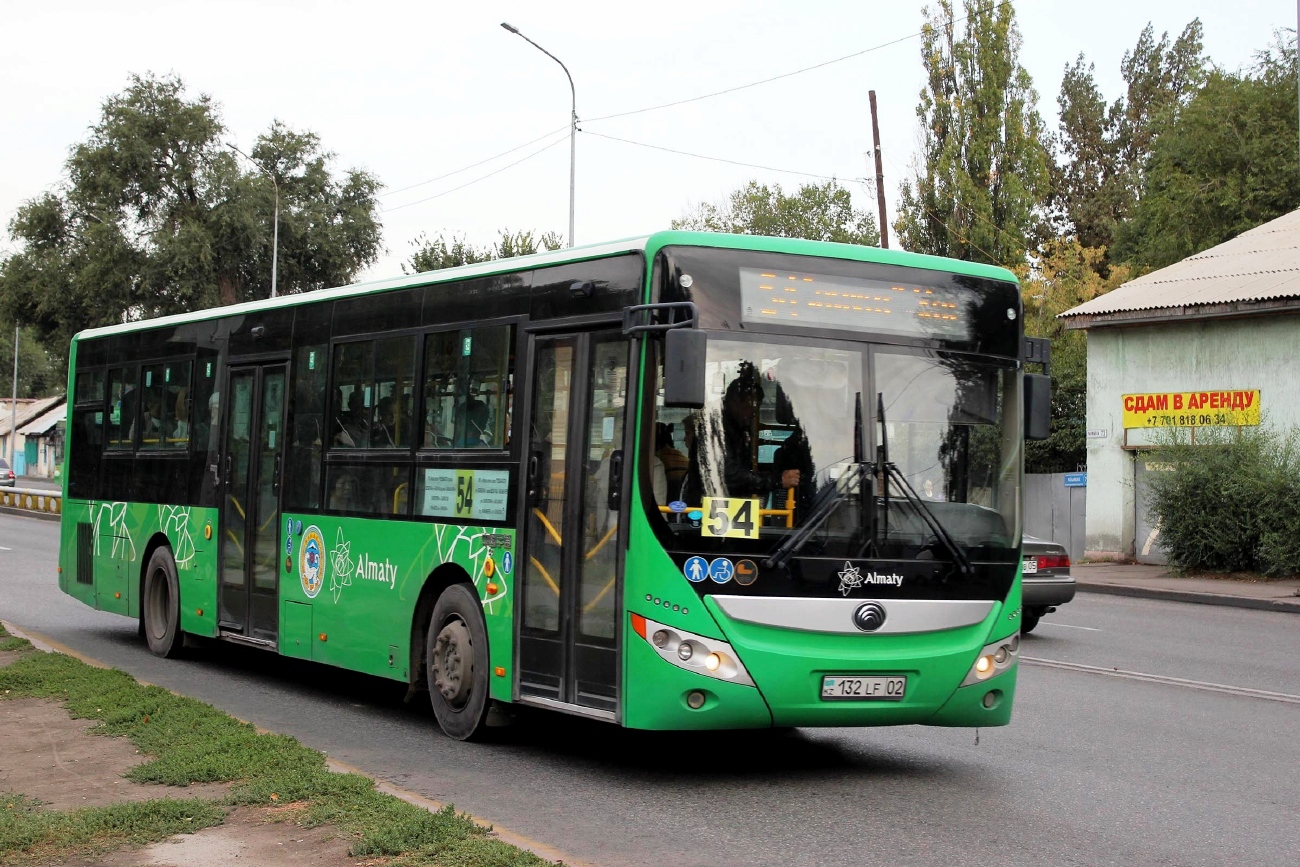 Алматы, Yutong ZK6118HGA № 132 LF 02