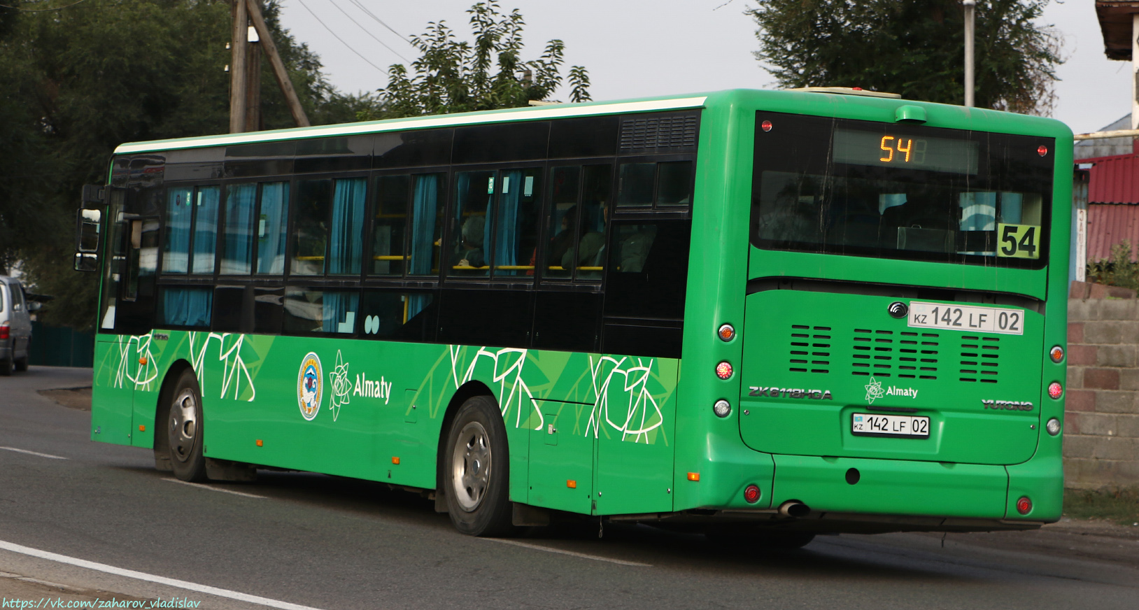 Алматы, Yutong ZK6118HGA № 142 LF 02