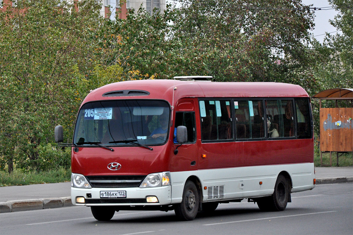 Алтайский край, Hyundai County Kuzbass № В 186 КК 122