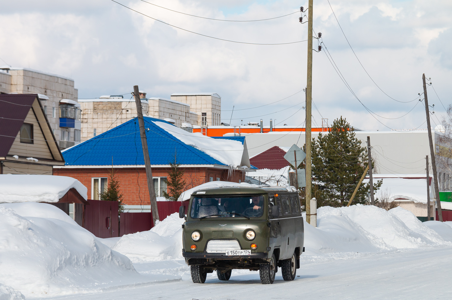 Chelyabinsk region, УАЗ-220695 # Е 150 ТР 174