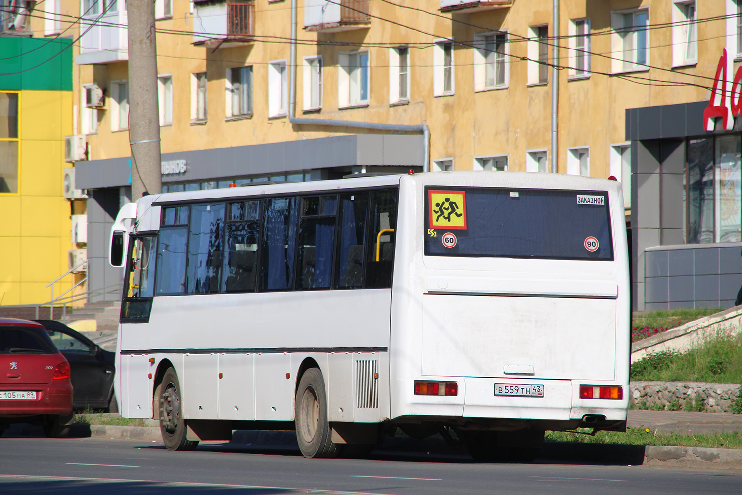 Кировская область, КАвЗ-4238-41 № В 559 ТН 43
