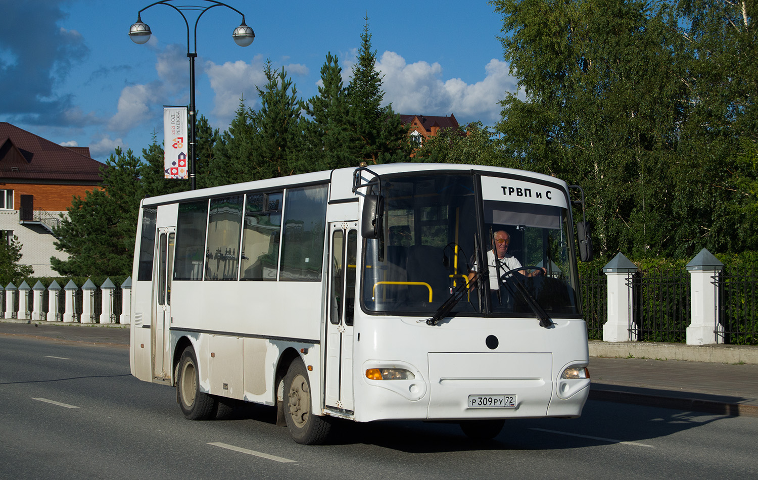 Тюменская область, КАвЗ-4235-11 (2-2) № Р 309 РУ 72