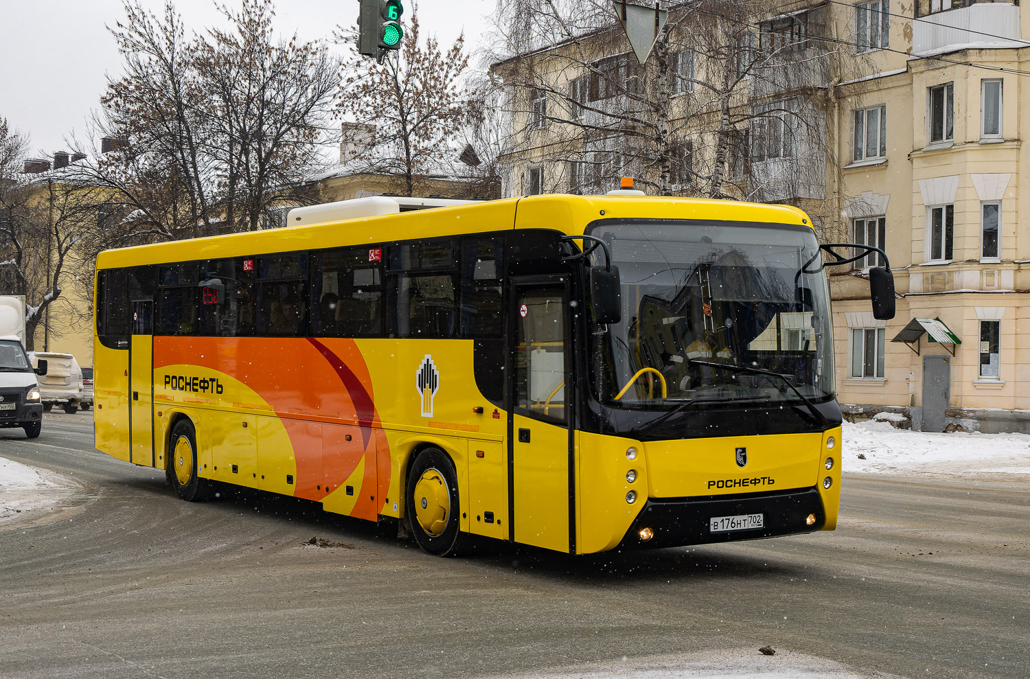 Башкортостан, НефАЗ-5299-17-52 № В 176 НТ 702