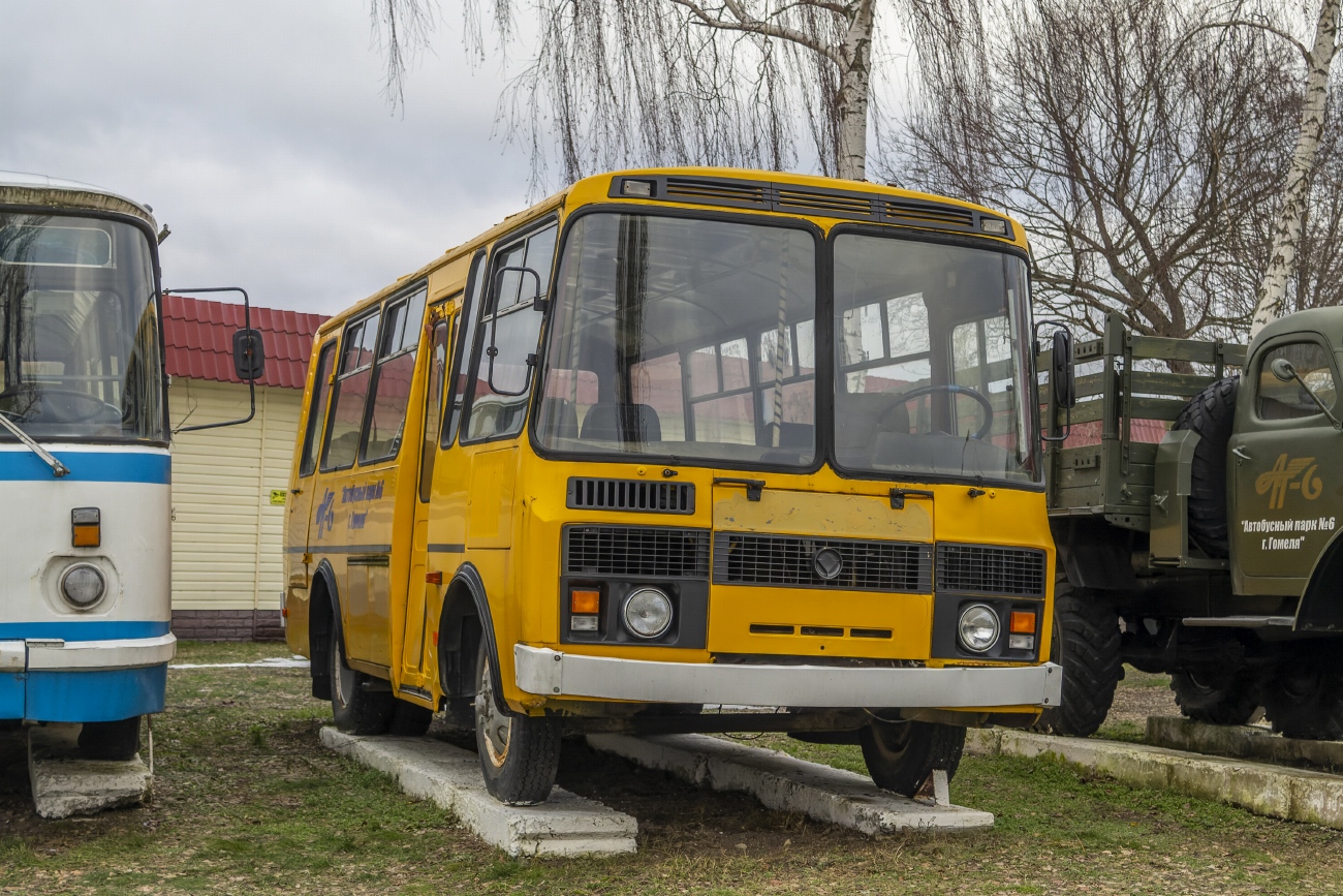 Гомельская область, ПАЗ-3205*  (двери 2-1) № 3Б/Н-04; Гомельская область — Автобусы-памятники Гомельская область, ПАЗ-3205*  (двери 2-1) № 3Б/Н-04; Гомельская область — Автобусы-памятники
