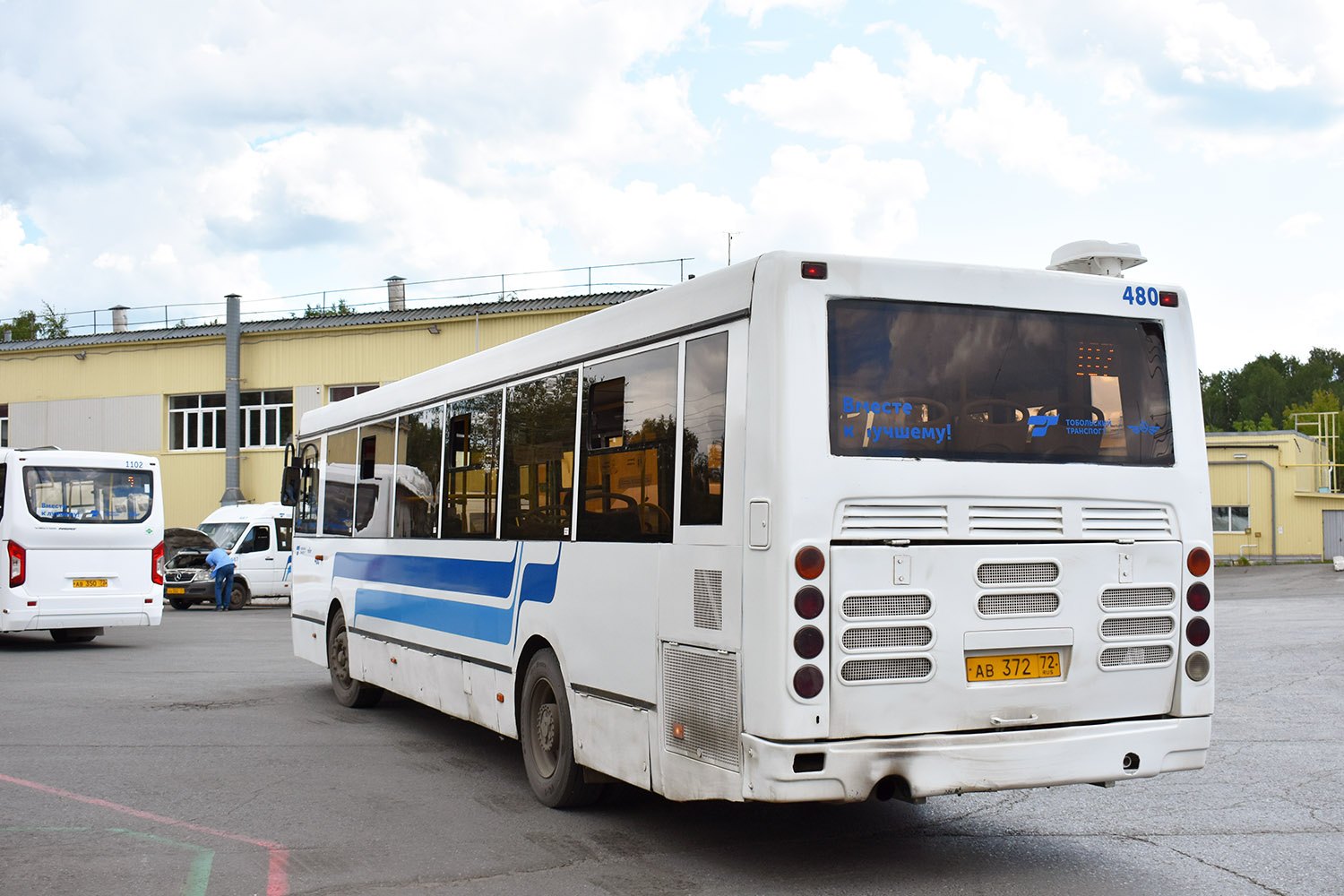 Тюменская область, Луидор-223204 (MB Sprinter Classic) № 487; Тюменская область, ЛиАЗ-5256.60 № 480