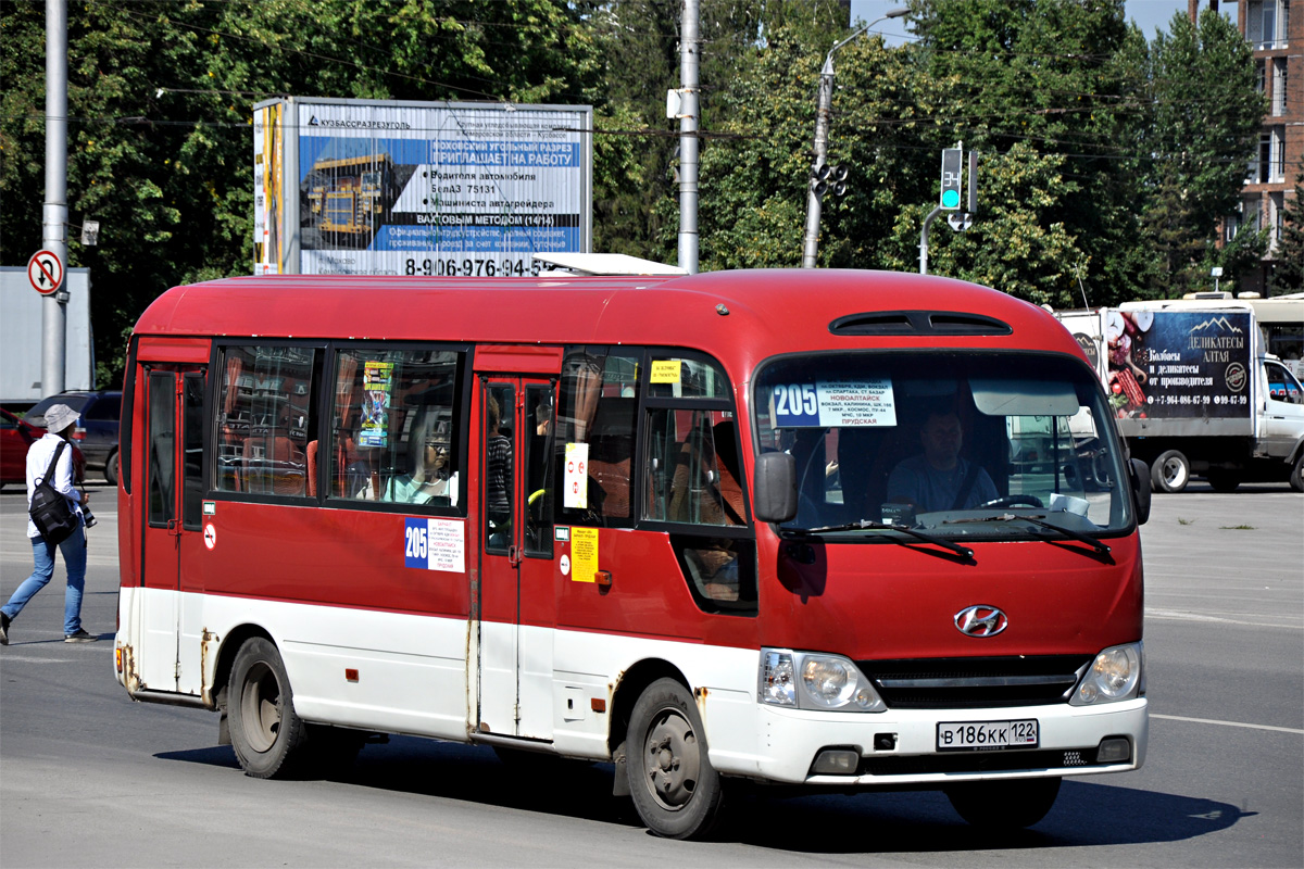 Алтайский край, Hyundai County Kuzbass № В 186 КК 122