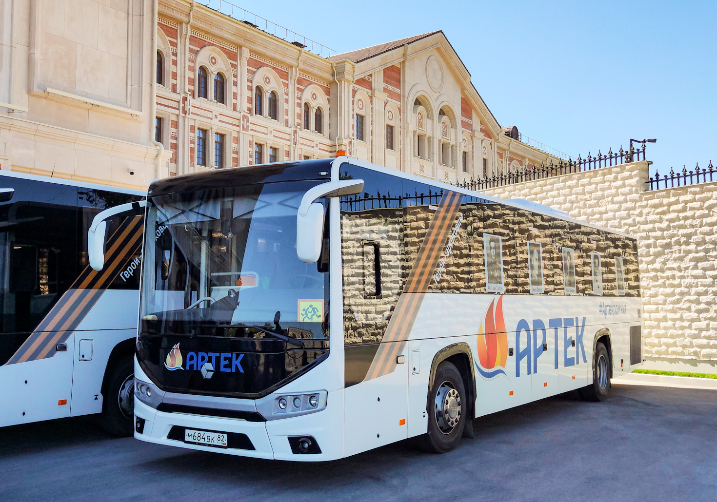 Республика Крым, 628402 “Voyager” № М 684 ВК 82