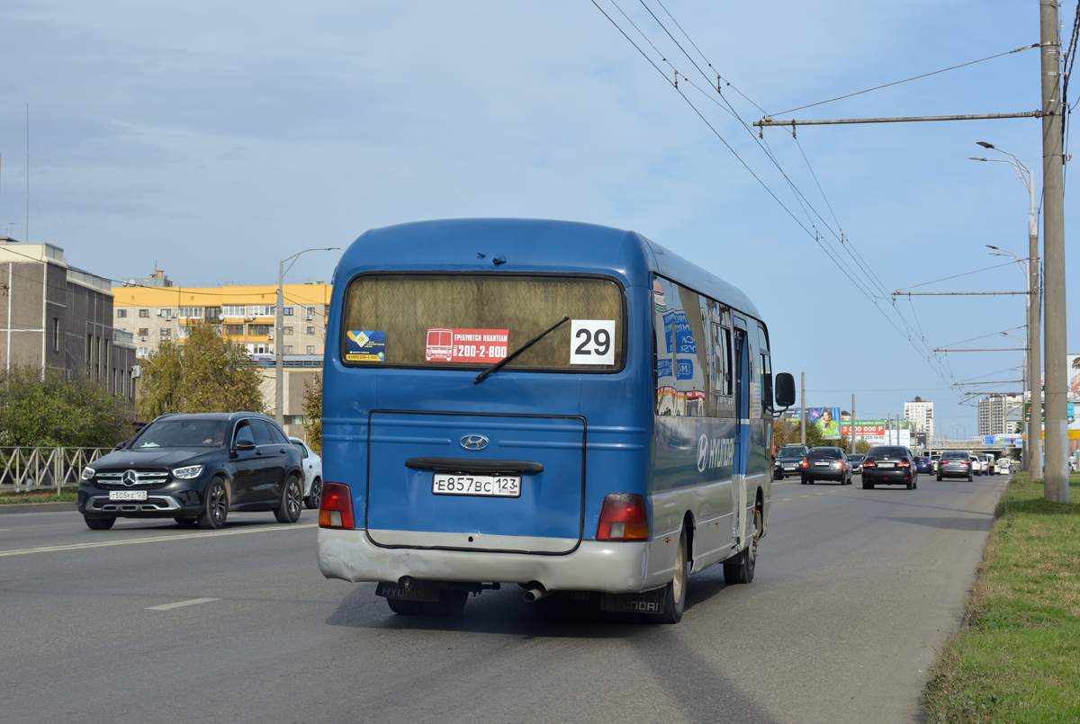 Краснодарский край, Hyundai County № Е 857 ВС 123