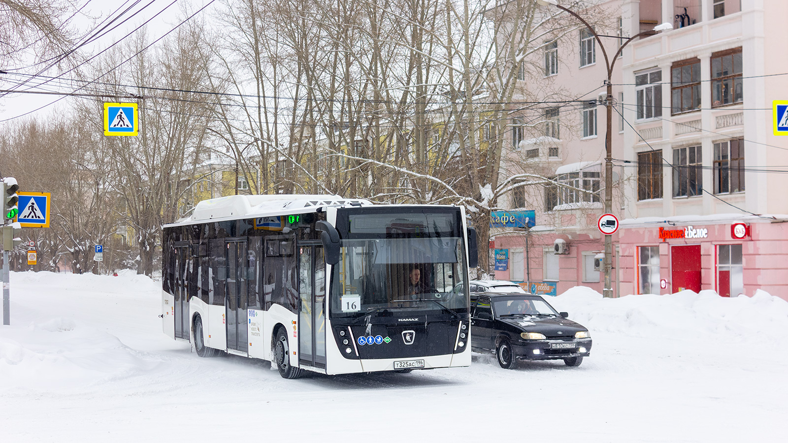 Свердловская область, НефАЗ-5299-30-57 № Т 325 АС 196