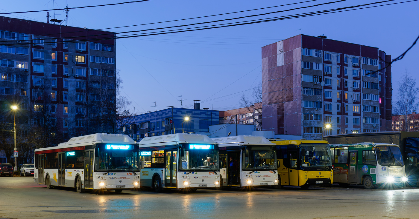 Рязанская область, ЛиАЗ-5292.67 (CNG) № 1211; Рязанская область, ПАЗ-320402-05 № К 062 РЕ 62; Рязанская область — Разные фотографии