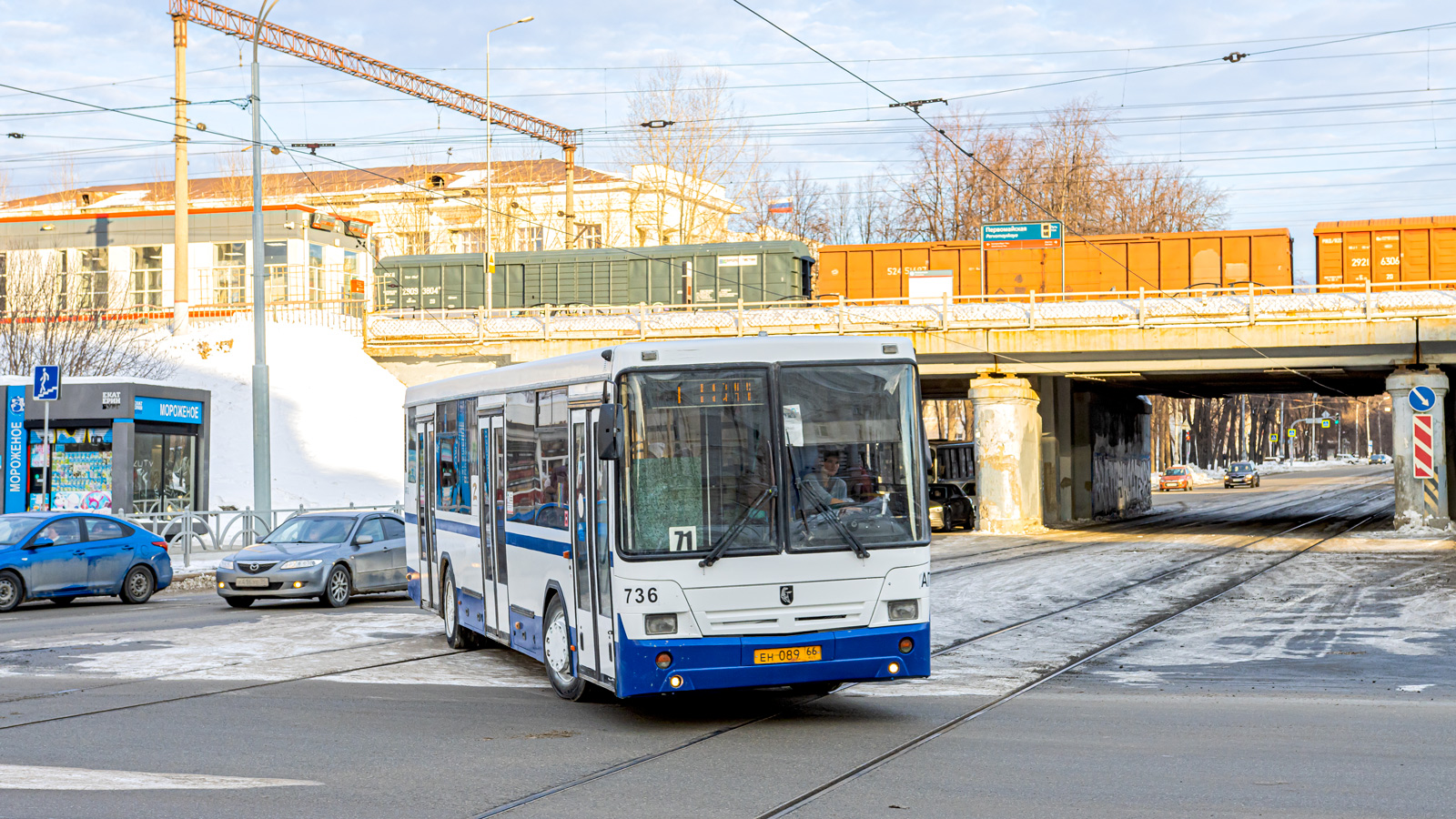 Sverdlovsk region, NefAZ-5299-20-32 # 736