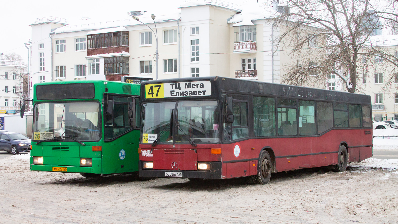 Sverdlovsk region, Mercedes-Benz O405N2 # О 858 ВЕ 196