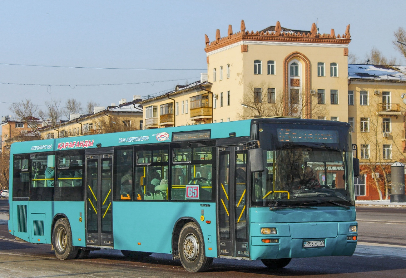 Карагандинская область, Yutong ZK6118HGA № 153 AD 09