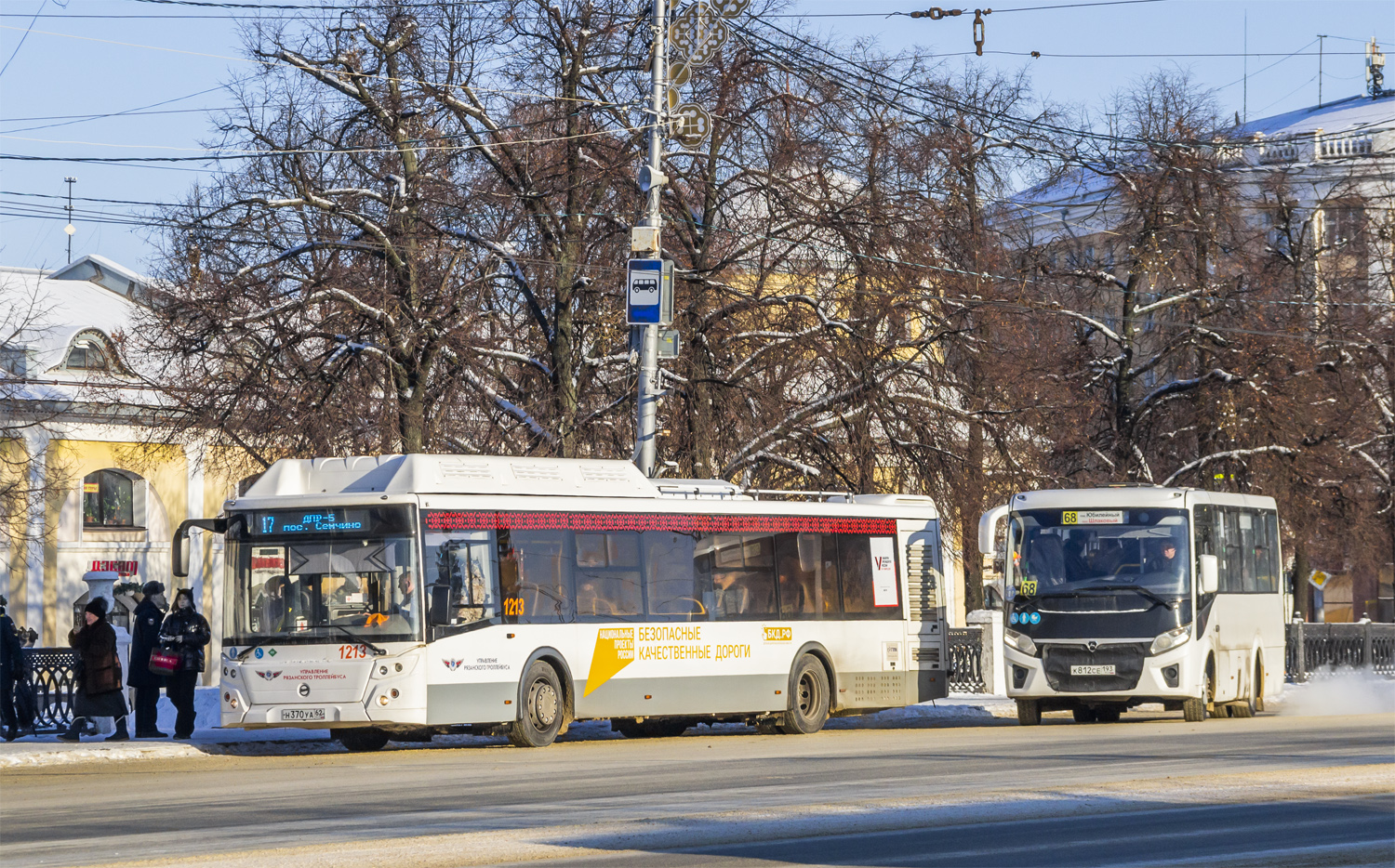 Рязанская область, ЛиАЗ-5292.67 (CNG) № 1213; Рязанская область, ПАЗ-320435-04 "Vector Next" № К 812 СЕ 193
