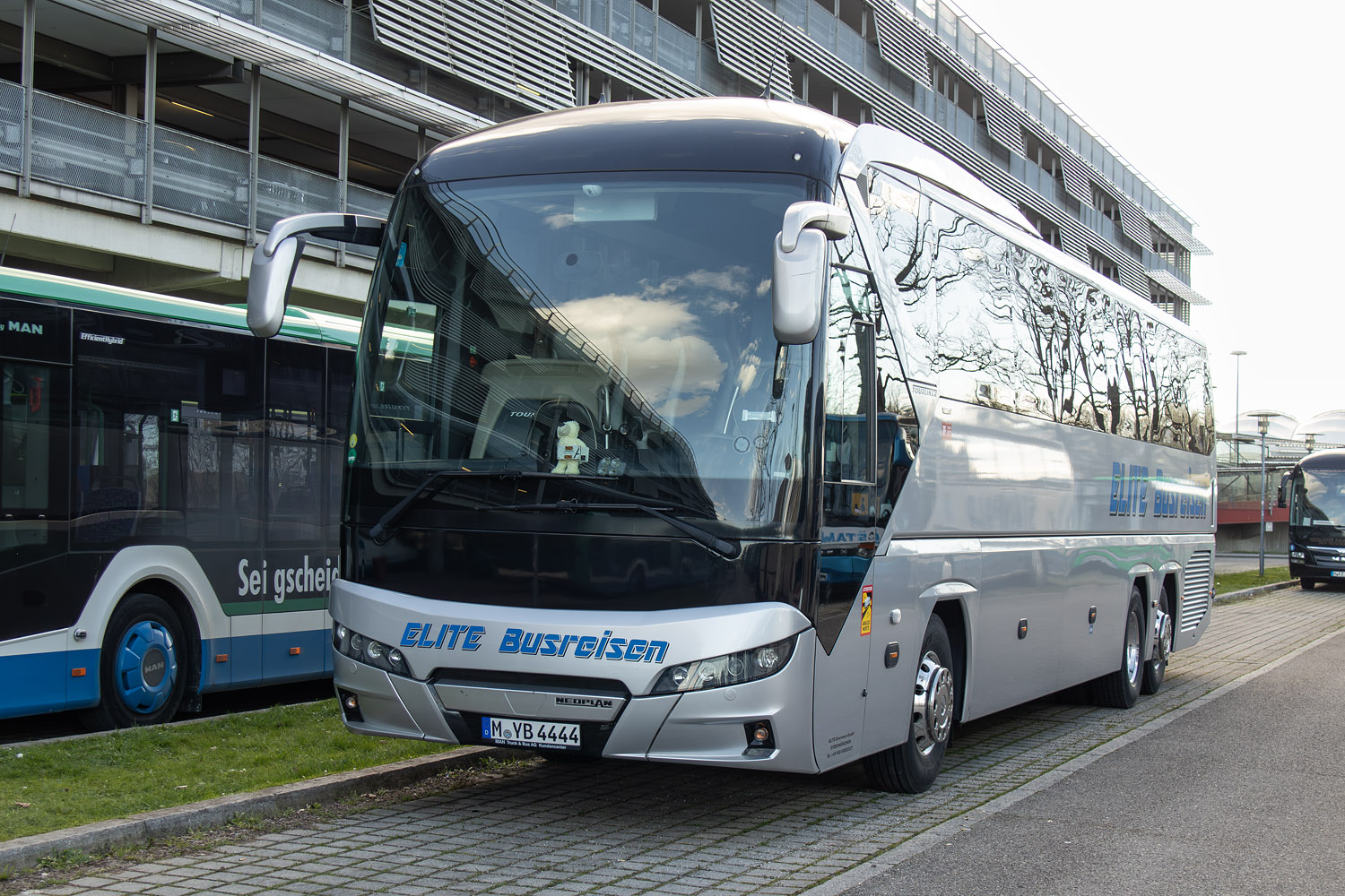 Бавария, Neoplan P20 N2216/3SHDC Tourliner C № M-YB 4444