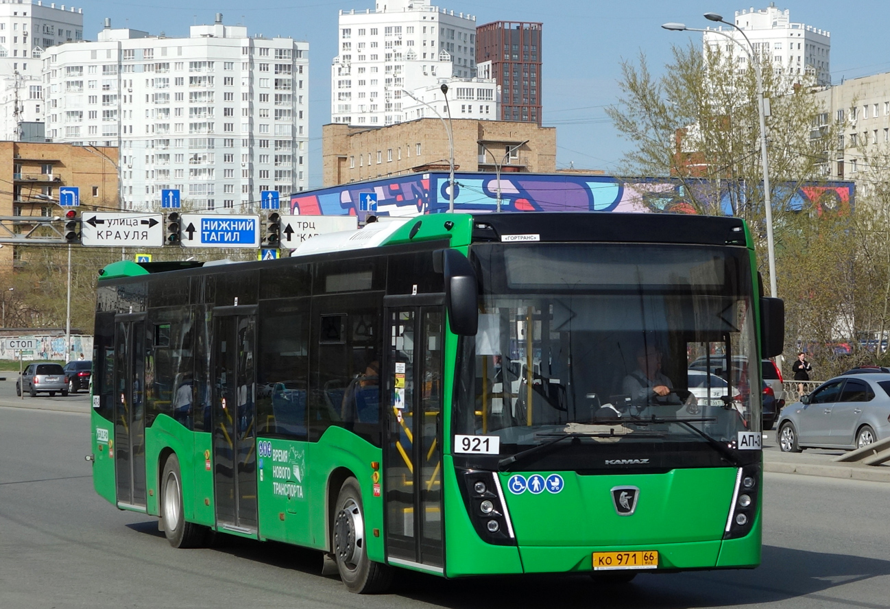 Sverdlovsk region, NefAZ-5299-40-52 # 921