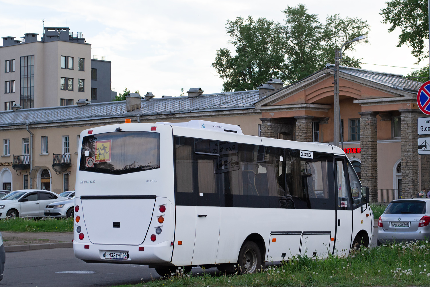 Санкт-Петербург, Неман-420224-11 № С 132 ТМ 198