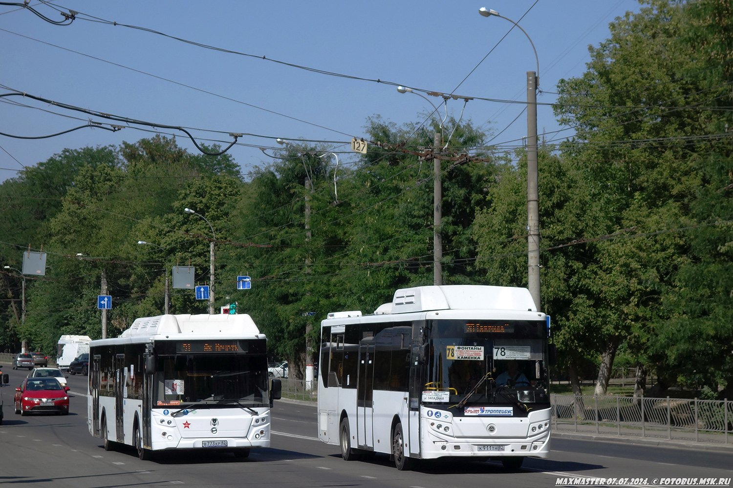 Республика Крым, ЛиАЗ-5292.67 (CNG) № В 773 КР 82; Республика Крым, КАвЗ-4270-80 № К 911 ТН 82