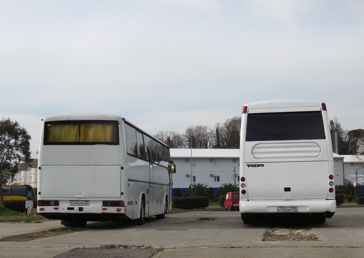 Krasnodar region, Mercedes-Benz O340 # Р 444 АМ 23; Krasnodar region, Noge Touring Star 3.45/10 # Н 122 ОМ 123