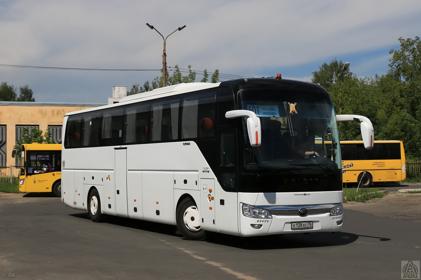 Ярославская область, ЛиАЗ-4292.60 (1-2-1) № 22092; Ярославская область, Yutong ZK6122H9 № 1021