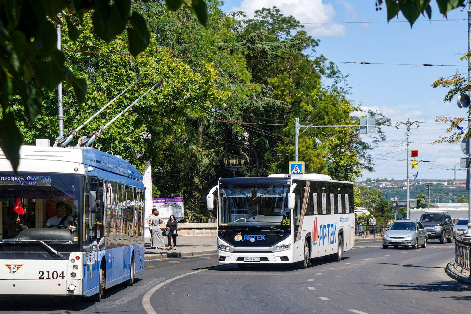 Республика Крым, 628402 “Voyager” № М 684 ВК 82