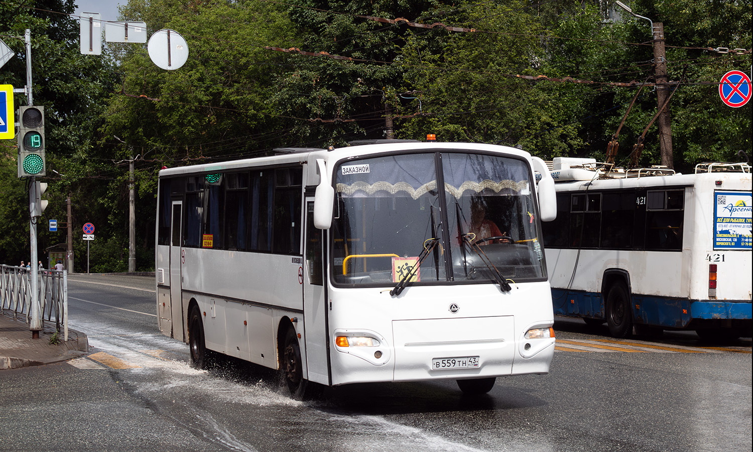 Кировская область, КАвЗ-4238-41 № В 559 ТН 43
