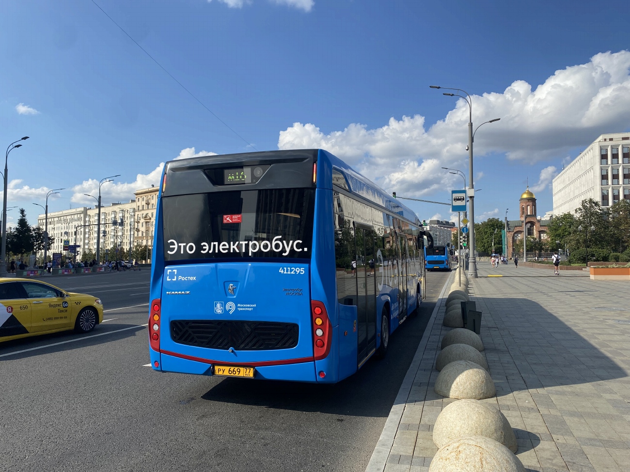 Москва, КАМАЗ-6282 № 411295