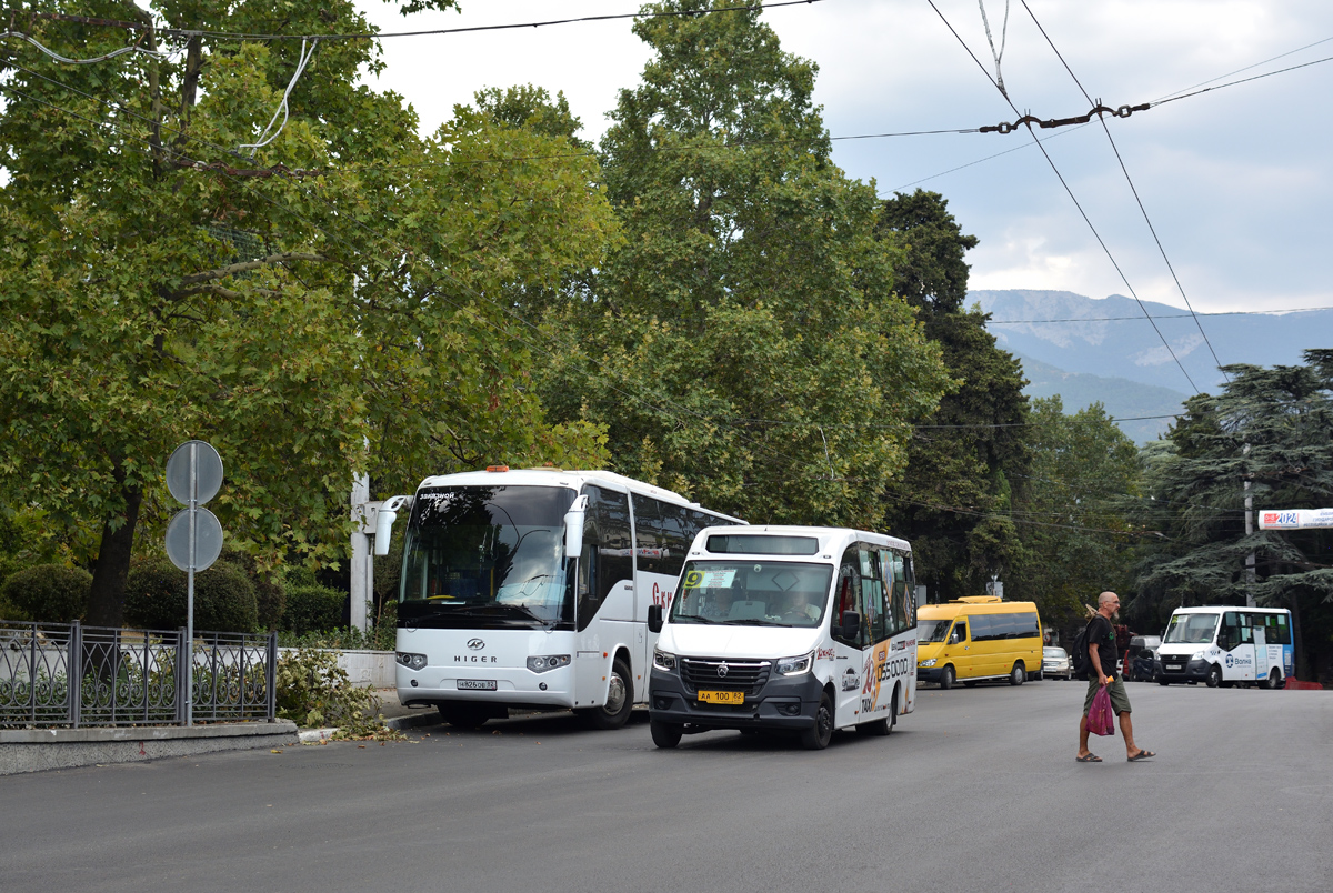 Республика Крым, ГАЗ-A68R52 City № АА 100 82
