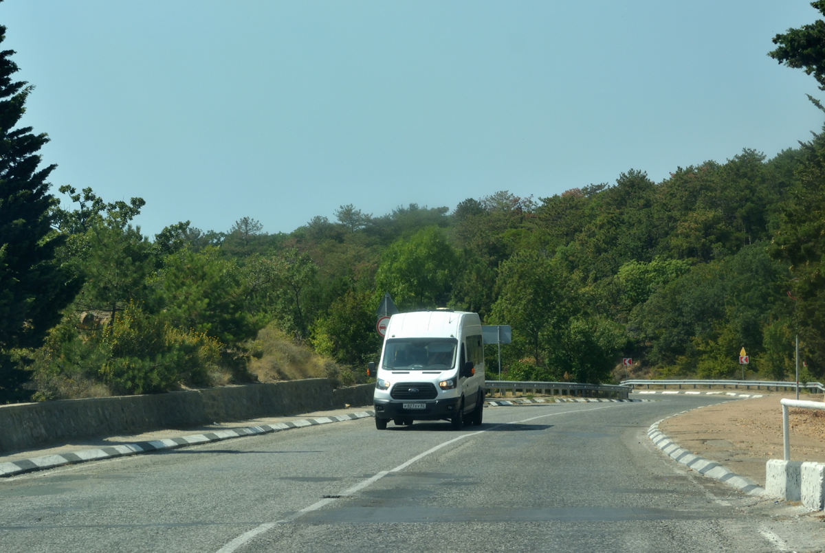 Республика Крым, Ford Transit FBD [RUS] (Z6F.ESG.) № К 827 ЕУ 82