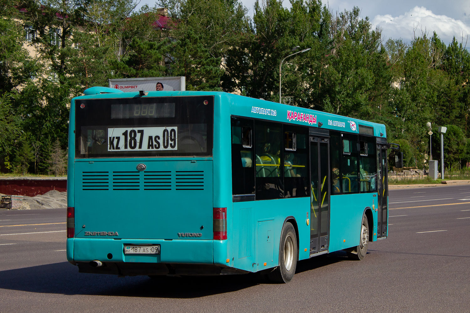 Карагандинская область, Yutong ZK6118HGA № 187 AS 09