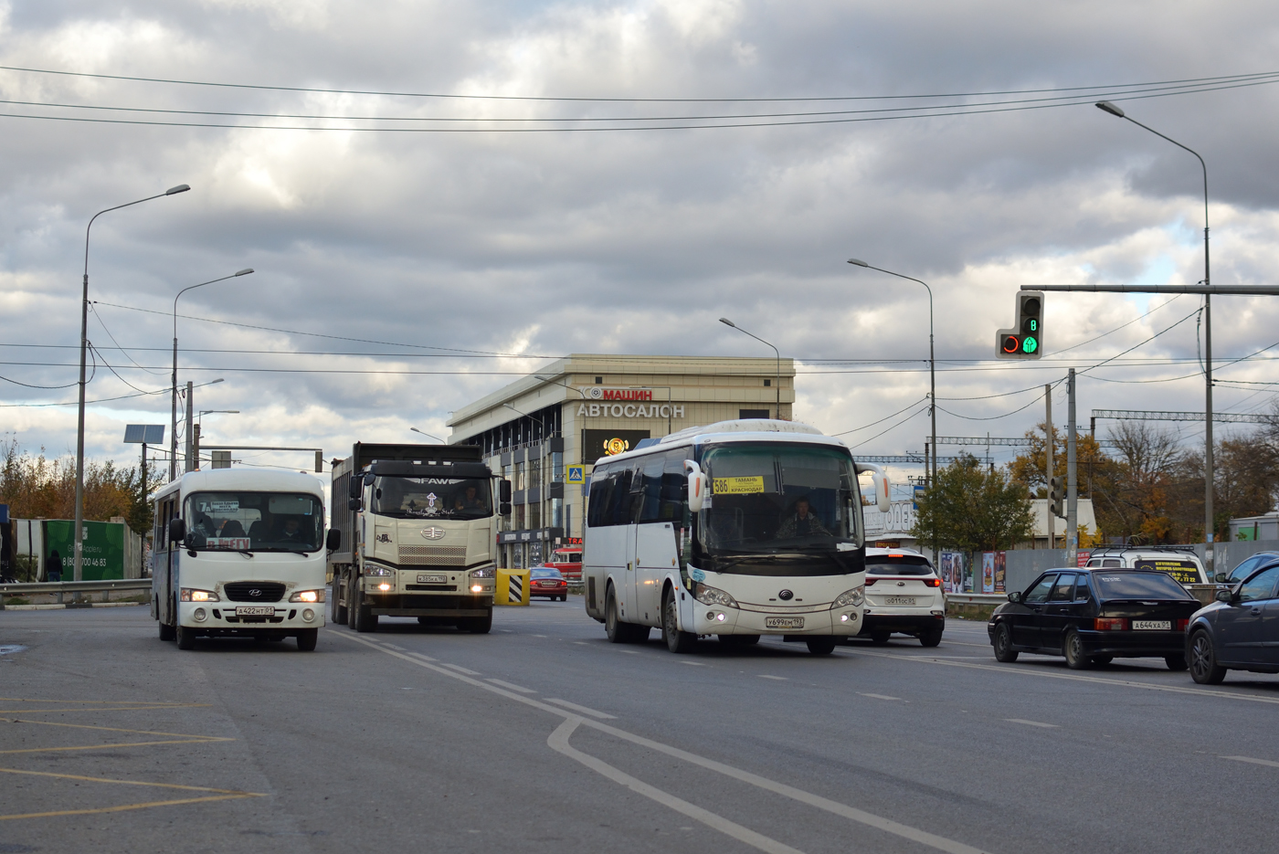 Адыгея, Hyundai County LWB C11 (ТагАЗ) № А 422 НТ 01; Краснодарский край, Yutong ZK6938HB9 № У 699 ЕМ 193