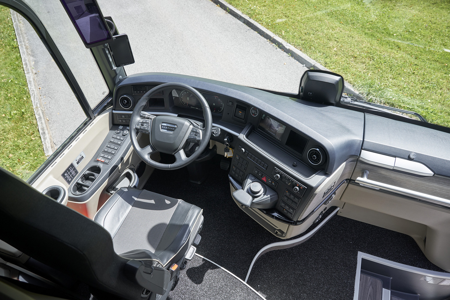 Бавария, Neoplan P22 N2216/3SHDL Tourliner L № M-NP 2424
