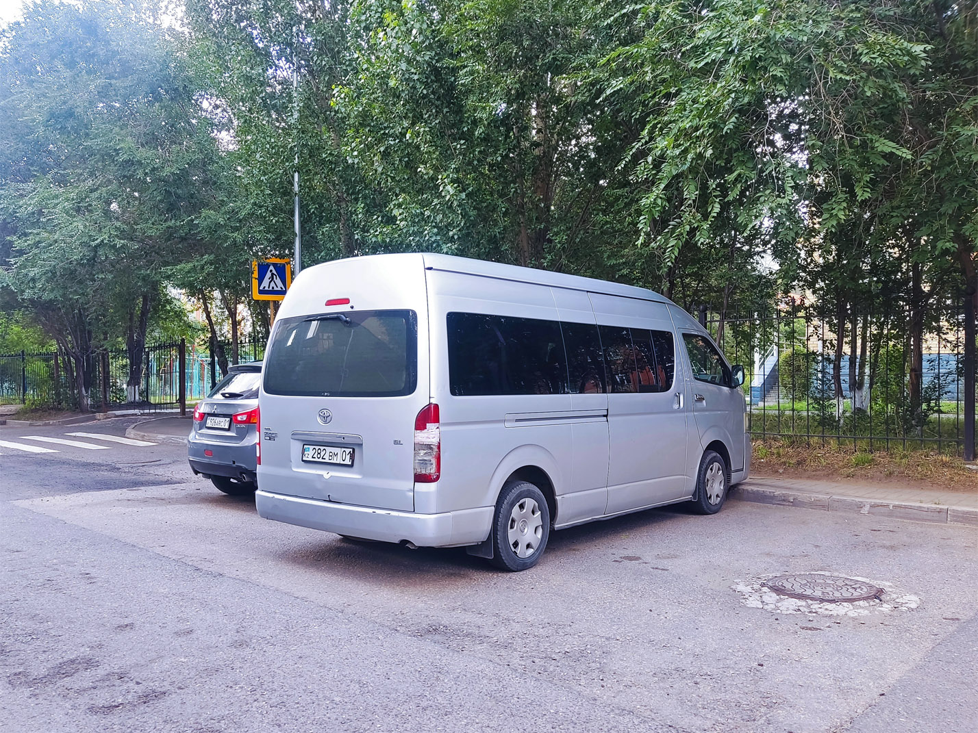 Астана, Toyota HiAce TRH223L № 282 BM 01