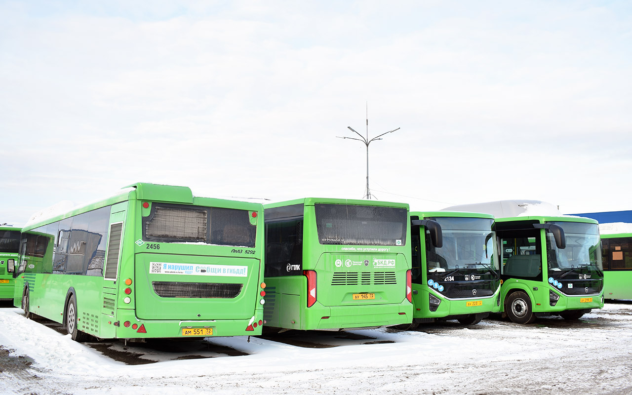 Тюменская область, ЛиАЗ-5292.67 (CNG) № 2456; Тюменская область, ПАЗ-422320-14 "Citymax 9" № 2435; Тюменская область — Автобусные предприятия